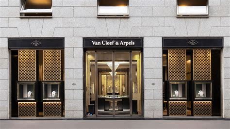 van cleef arpels online store.